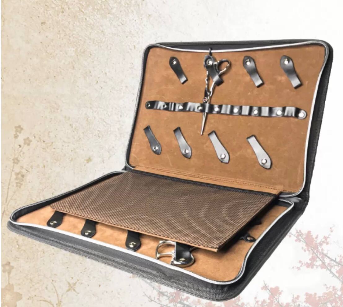 Кейс-дисплей на 16 моделей ножиць Sway Black Edition